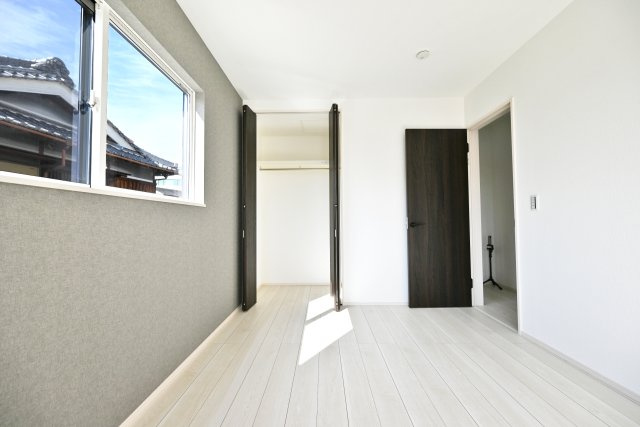 伊丹市寺本1丁目新築一戸建て│3SLDK+並列駐車2台可の洋室|洋室約6.75帖