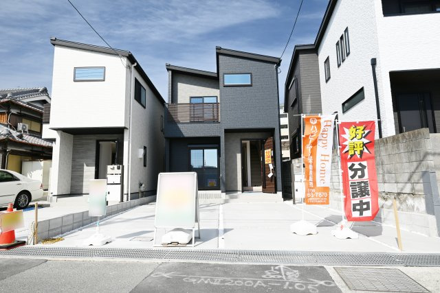伊丹市寺本1丁目新築一戸建て│3SLDK+並列駐車2台可の外観|完成済みですのでいつでも室内を見学して頂けます。見学をご希望の方はお気軽にお問い合わせ下さい。