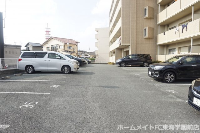 熊本市中央区帯山４丁目の賃貸マンションの駐車場