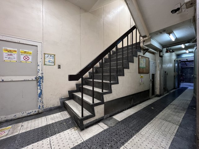 長居グランドハイツのエントランス