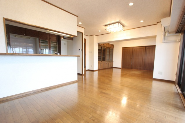 アーバンビュー皆実町弐番館の居間・リビング