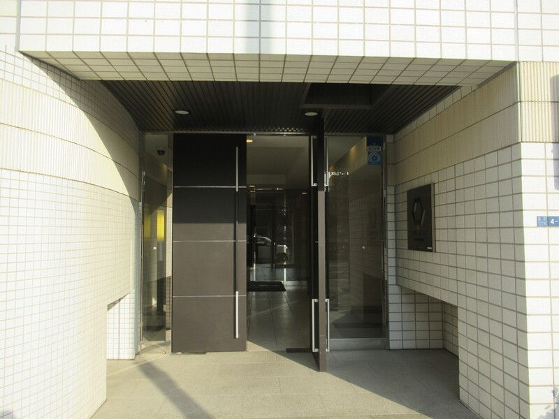 カスタリア高輪台のエントランス