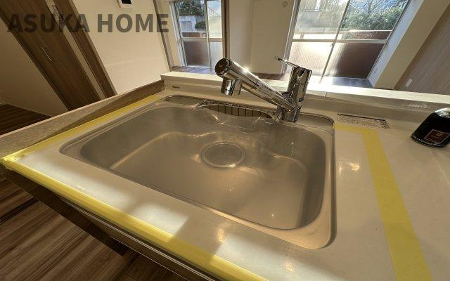 菱興洋光台マンションのキッチン|耐火性や重いものにも頑丈で耐久性に優れているので長く安心して使えるシンクです♪