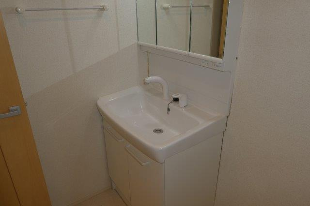 ＣＲＯＷＤ真備の独立洗面台|洗髪洗面化粧台