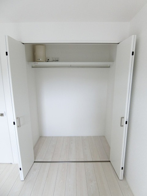 【収納】 | 【新築】(仮称)casita王禅寺東C/カシータ | ※参考写真※2階・洋室6帖のお部屋にあるクローゼットです♪大切なお洋服もしわにならないようにハンガーがけができます☆