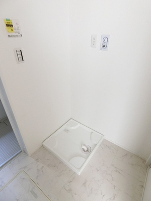 【展望】 | 【新築】(仮称)casita王禅寺東C/カシータ | ※参考写真※脱衣所にある室内洗濯機置き場です♪室内に置けるので洗濯機が傷みにくい☆
