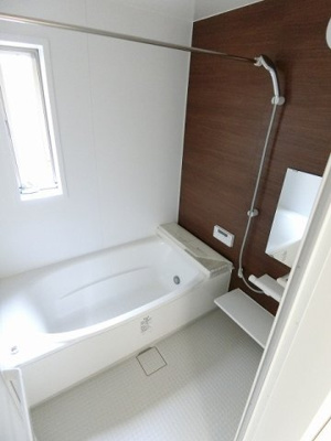 【浴室】 | 【新築】(仮称)casita王禅寺東C/カシータ | ※参考写真※追い焚き機能・浴室暖房乾燥機付きバスルーム♪換気のできる小窓付きです♪お風呂に浸かって一日の疲れもリフレッシュ♪