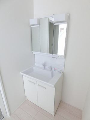 【洗面所】 | 【新築】(仮称)casita王禅寺東C/カシータ | ※参考写真※洗髪洗面化粧台で忙しい朝にも寝癖の付いた頭にも優しい☆お化粧するときにも大活躍です♪