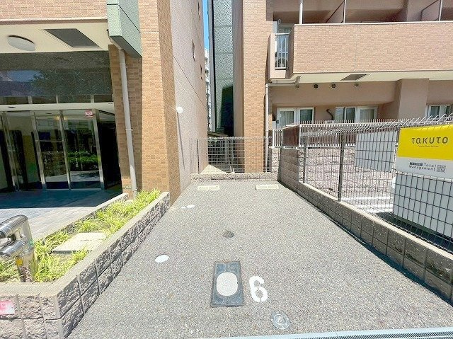 エスリード新大阪コンフォールⅡ番館の駐車場