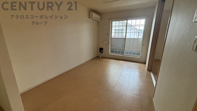 エアコン付き11.2帖の洋室です♪