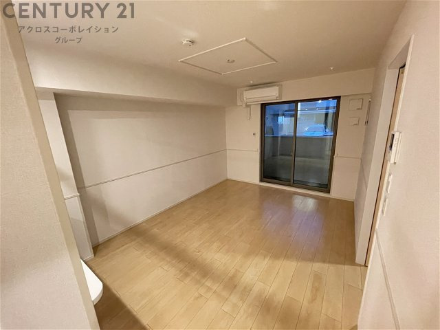 エアコン付き12.2帖のリビングです♪