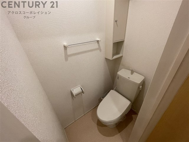 温水洗浄便座付きのトイレです♪