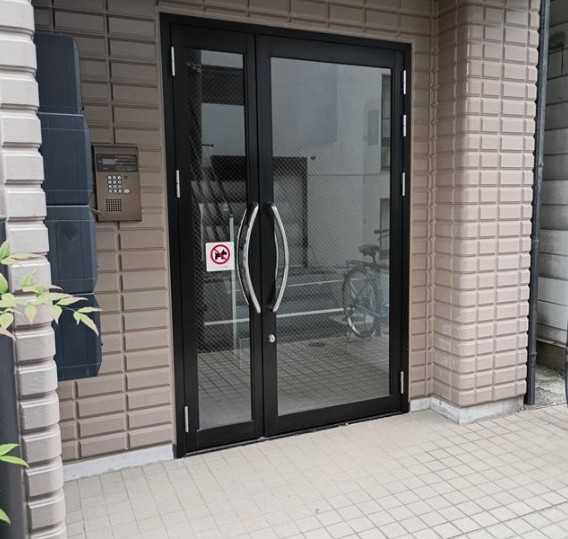 大和マンションのエントランス