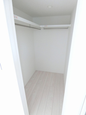 【収納】 | 【新築】(仮称)casita王禅寺東B/カシータ | ※参考写真※2階・洋室6帖(北側)のお部屋にあるウォークインクローゼットです♪お洋服をたくさんお持ちの方でも安心の収納力です◎