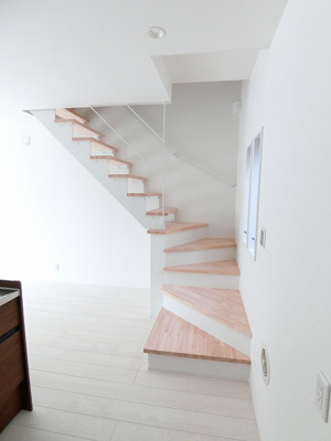 【その他】 | 【新築】(仮称)casita王禅寺東B/カシータ | ※参考写真※2階に繋がる階段がリビングダイニングキッチンにあります♪お子様のいるファミリーさんに人気です☆