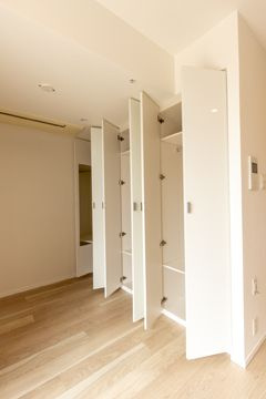 ＴＨＥ　ＲＯＰＰＯＮＧＩ　ＴＯＫＹＯ　ＣＬＵＢ　ＲＥＳＩＤＥＮＣＥの収納