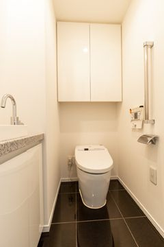 ＴＨＥ　ＲＯＰＰＯＮＧＩ　ＴＯＫＹＯ　ＣＬＵＢ　ＲＥＳＩＤＥＮＣＥのトイレ