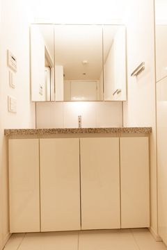 ＴＨＥ　ＲＯＰＰＯＮＧＩ　ＴＯＫＹＯ　ＣＬＵＢ　ＲＥＳＩＤＥＮＣＥの独立洗面台