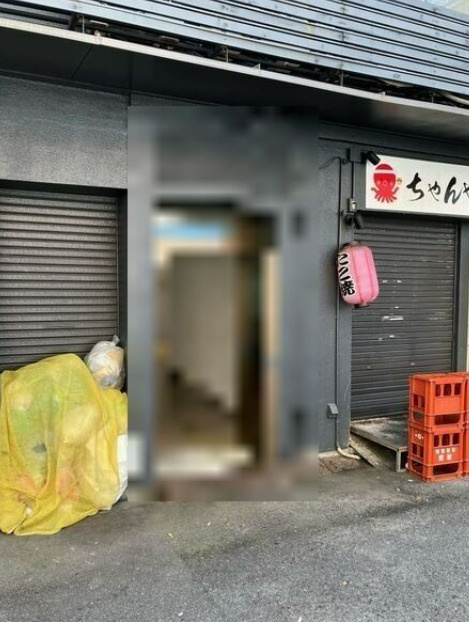 大阪市淀川区十三本町１丁目の店舗一部の外観