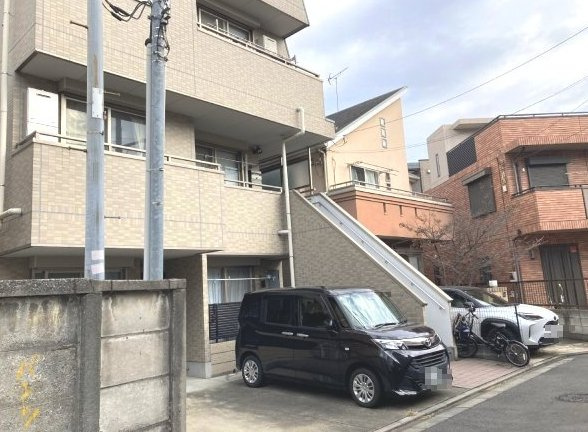 コンフォート赤羽台ガレージの外観