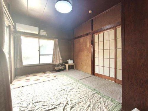 越谷市弥十郎　中古戸建の居間・リビング|古き良き日本家屋です！