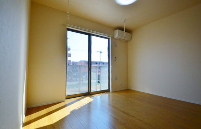 ステラ南鳩ヶ谷の居間・リビング|別号室の参考写真です。