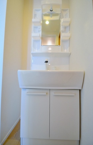ステラ南鳩ヶ谷の独立洗面台|別号室の参考写真です。