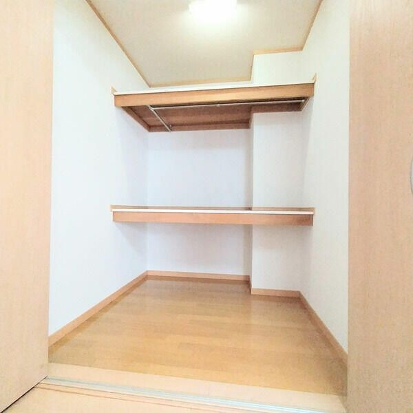 西小岩３丁目貸家の収納