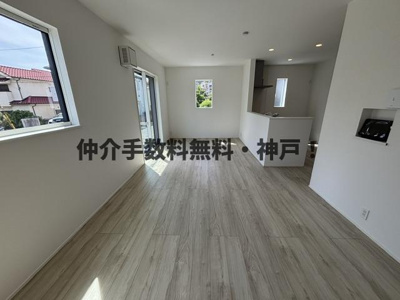 【居間・リビング】 | 明石市朝霧台　新築戸建3号棟　仲介手数料無料！ | ゆったり過ごせるリビングです