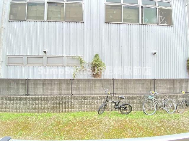 レオパレス長洲西通の庭