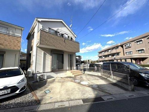 川口市東本郷　中古戸建の外観|並列2台置けちゃう！！