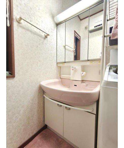 越谷市東越谷８丁目　中古戸建の洗面所|シャワー水栓でワイドボウルなので朝シャンも出来ちゃう！