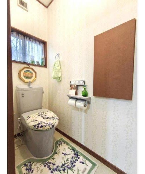 越谷市東越谷８丁目　中古戸建のトイレ|トイレにも収納付！