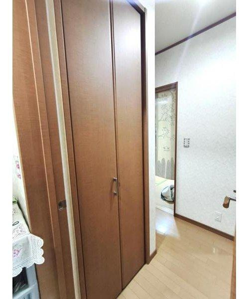 越谷市東越谷８丁目　中古戸建の収納|洗面所横にも大型収納！