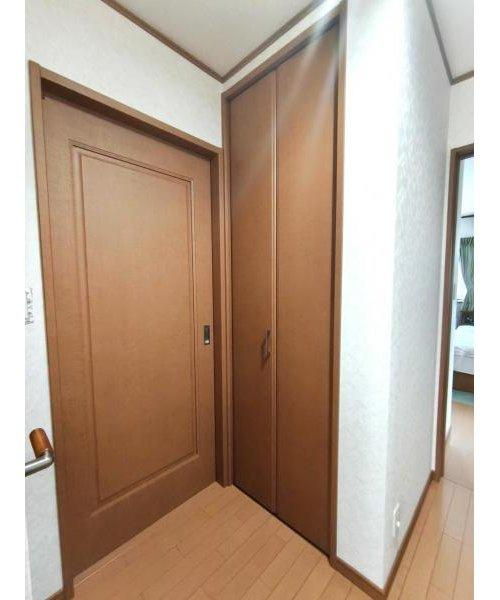 越谷市東越谷８丁目　中古戸建の収納|2階にも大型の廊下収納！