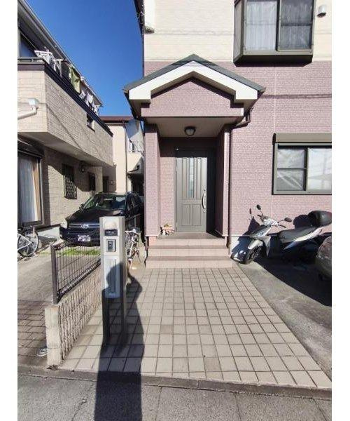 越谷市東越谷８丁目　中古戸建の玄関|タイル敷でお洒落な玄関！！