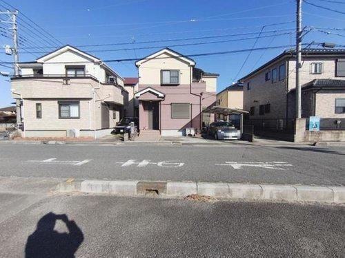 越谷市東越谷８丁目　中古戸建の前面道路含む現地写真|前面道路が広く、車通りも少ない！