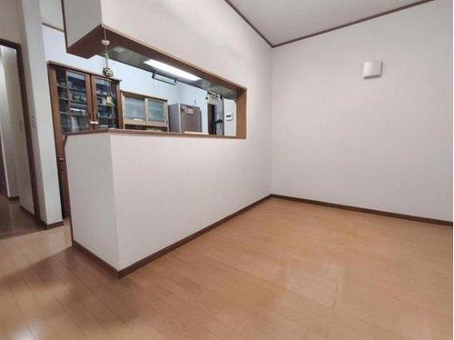 越谷市東越谷８丁目　中古戸建の居間・リビング|室内大変きれいにお使いです！