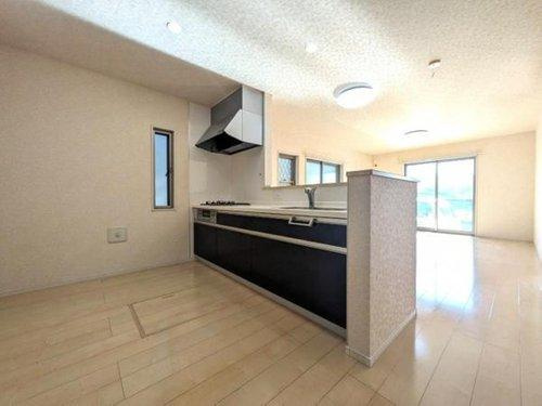 さいたま市見沼区大字南中丸の居間・リビング|陽当たりサンサン！！