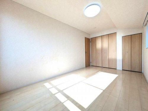 さいたま市見沼区大字南中丸の洋室|主寝室は広々で収納もたっぷり！