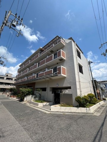 シャロン鷹取東の外観
