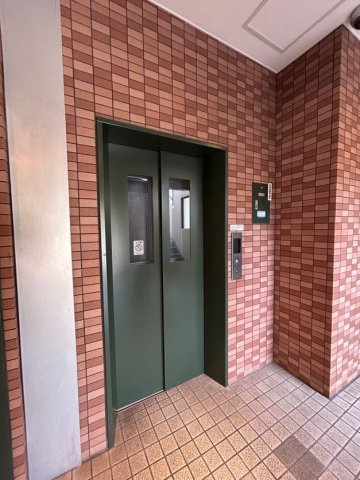 シャロン鷹取東のロビー
