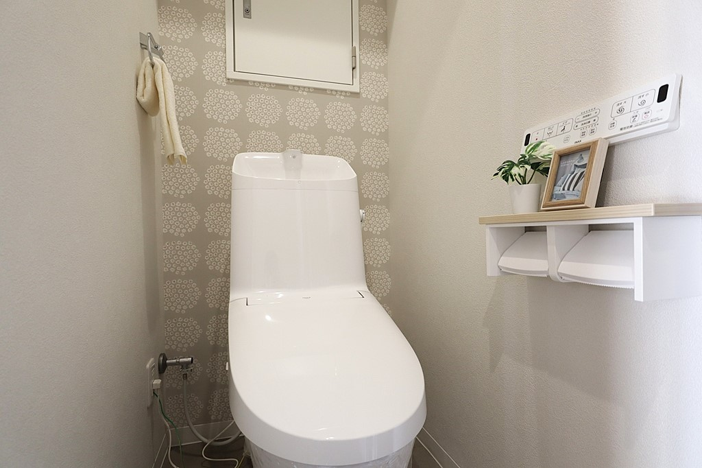 ダイアパレス三国2号館のトイレ|便器・温水洗浄便座 新調済