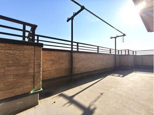 越谷市大字増林　中古戸建のバルコニー|バルコニーは広々でプールなども出来ちゃう！