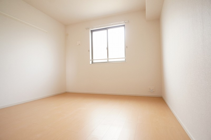 野田市堤台のアパートの居間・リビング|居室・リビング