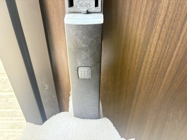 越谷市東越谷　新築戸建ての防犯設備|玄関はスマートキーも使用可能