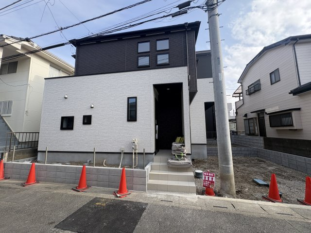 越谷市東越谷　新築戸建ての外観|小学校も近い安心住宅地