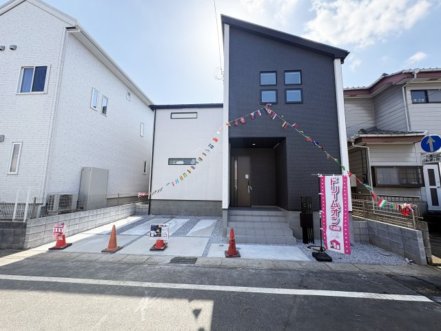 越谷市伊原●新田駅24分の外観|敷地36.64坪間口10ｍの開放的な邸宅