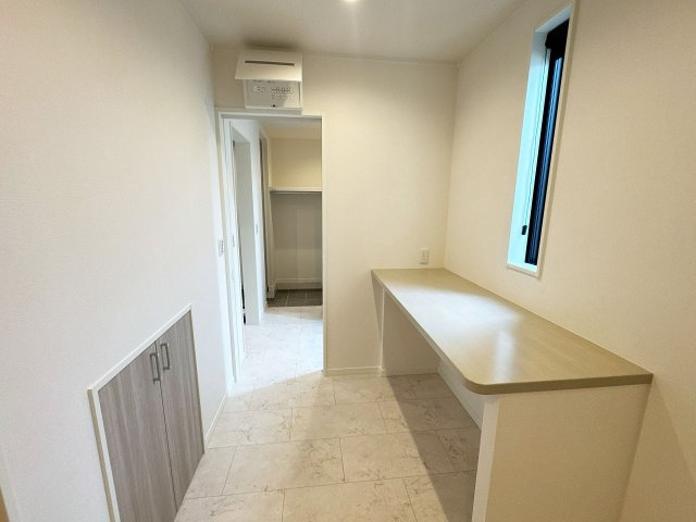 【ランドリースペース】 | トラストステージ×カラーズ　富士見市針ヶ谷2丁目8期　全3棟 | ランドリールームを完備し工程の多い洗濯家事がスムーズに！
動線が短縮され家事効率が上がります！