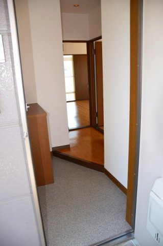 サンハイツ稲葉　　刈谷市近郊の賃貸はクラスホーム刈谷店の玄関|明るい玄関です